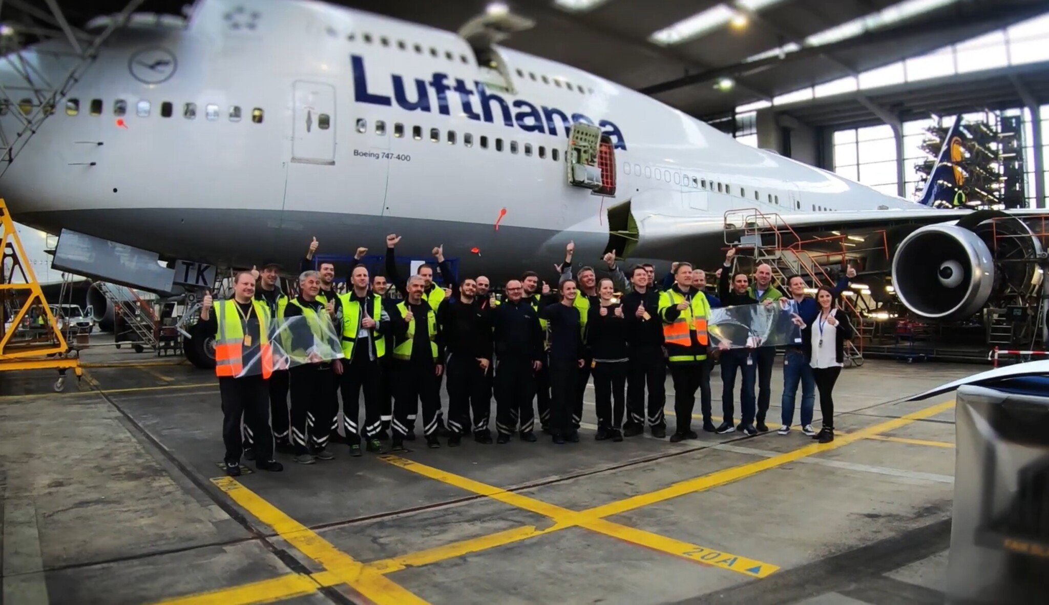 Lufthansa oblékne boeingy do žraločí fólie. Ušetří tím tisíce tun paliva