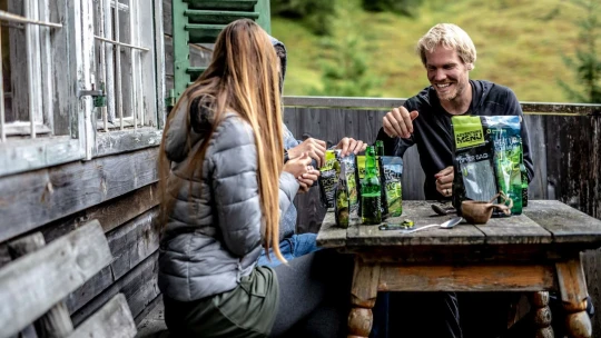 Jelení ragú do pouště i&nbsp;na Everest. Tihle Češi mění jídlo pro cestovatele