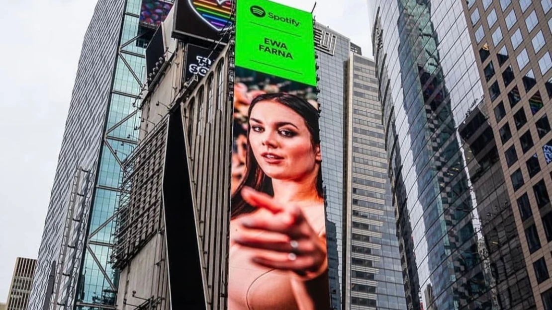 Ewa Farna v reklamě na Times Square! Jeden den tam stojí sto tisíc dolarů