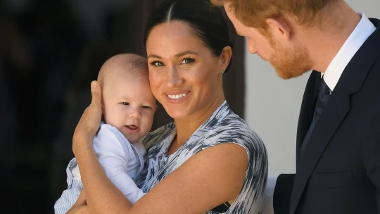 Je to Lilibet. Harry a&nbsp;Meghan oznámili narození dcery, jmenuje se po&nbsp;královně