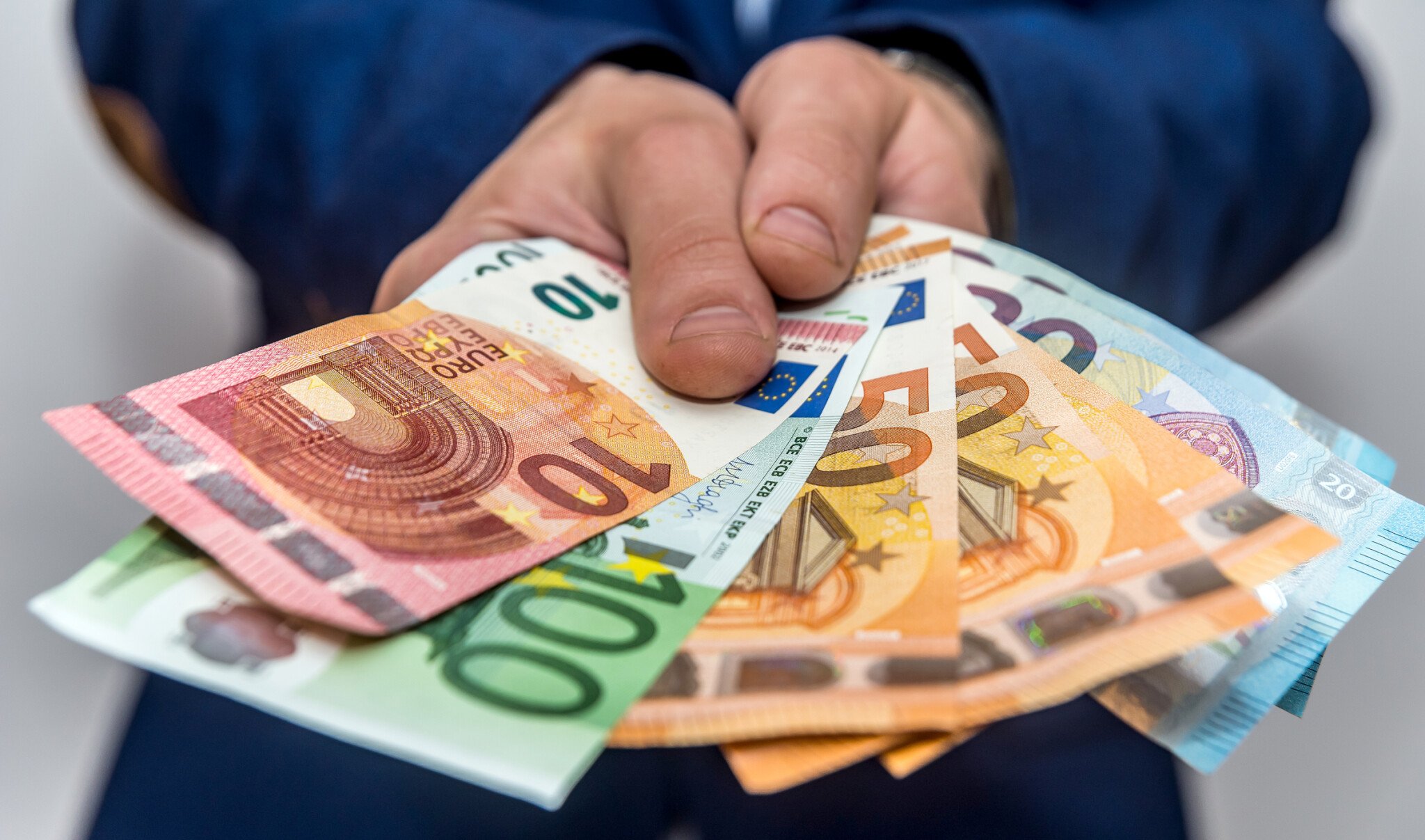 Euro zatím ne. Česko v přístím roce nesplní maastrichtská kritéria, tvrdí ČNB