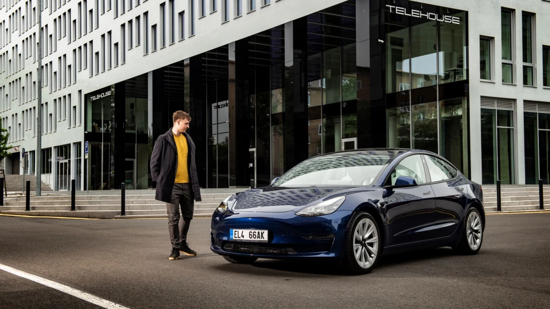 Tesla je zkrátka jiná. Projeli jsme se novou verzí Modelu 3