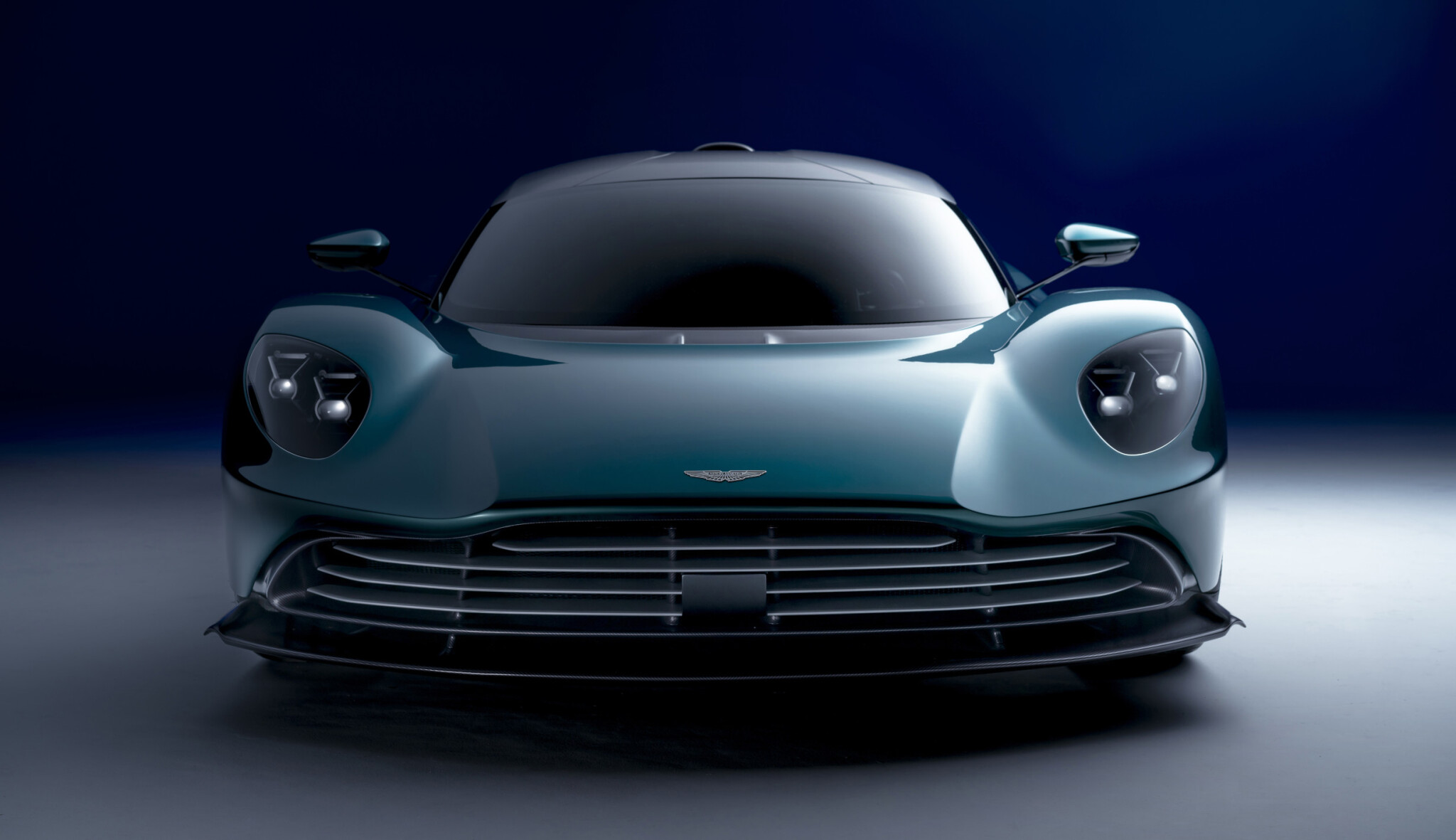 Aston Martin chce zpátky na vrchol. Hybridní Valhalla slibuje rekord na Nürburgringu
