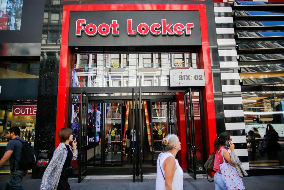 Do Asie a mimo obchoďáky. Za chystanou expanzi Foot Locker zaplatí miliardu dolarů