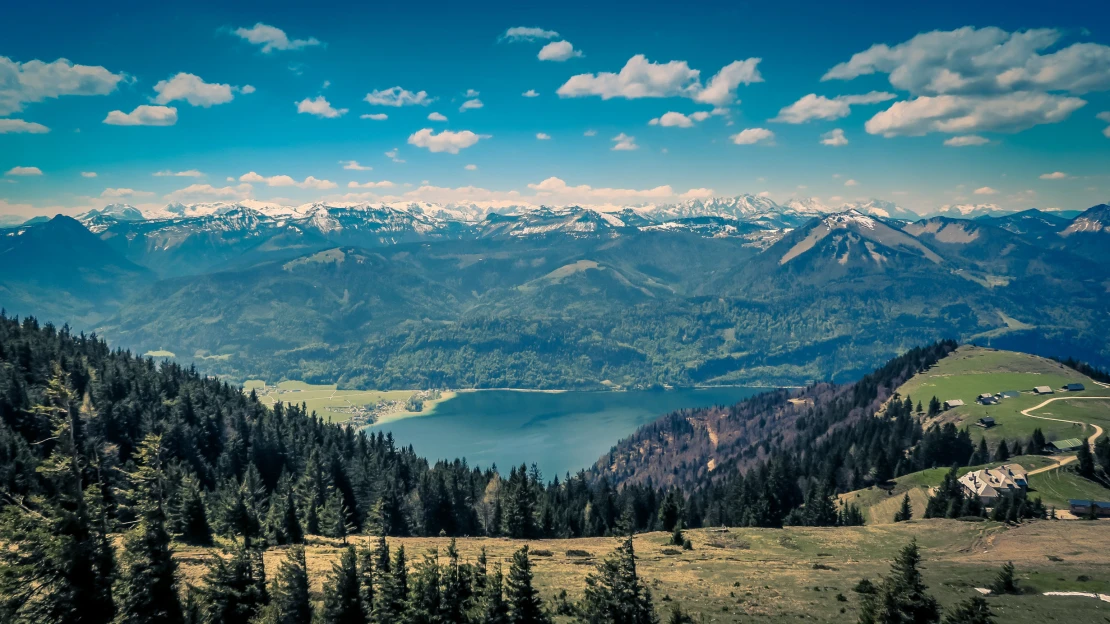 Adrenalin na kole a dechberoucí výhledy na Alpy. Tady jsou tipy, kam vyrazit do Rakouska