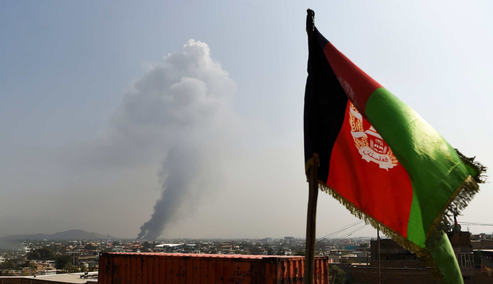 Proč Čína tolik stojí o spojenectví s Tálibánem? Ve hře jsou i elektromobily