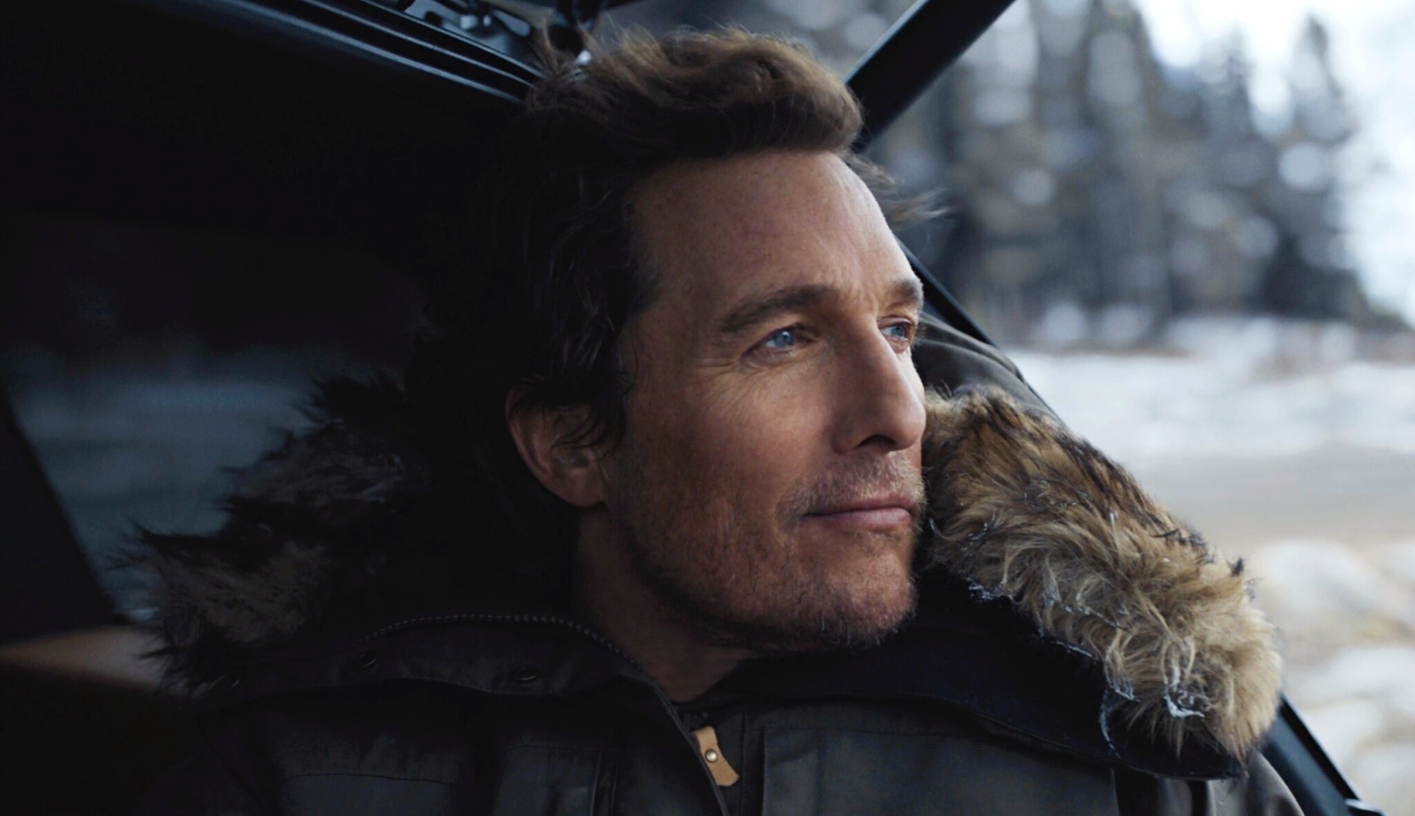 Matthew McConaughey sviští životem na zelenou. Nekňučet, ale převzít volant, radí v knize