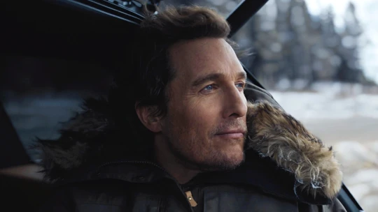 Matthew McConaughey sviští životem na zelenou. Nekňučet, ale převzít volant, radí v&nbsp;knize