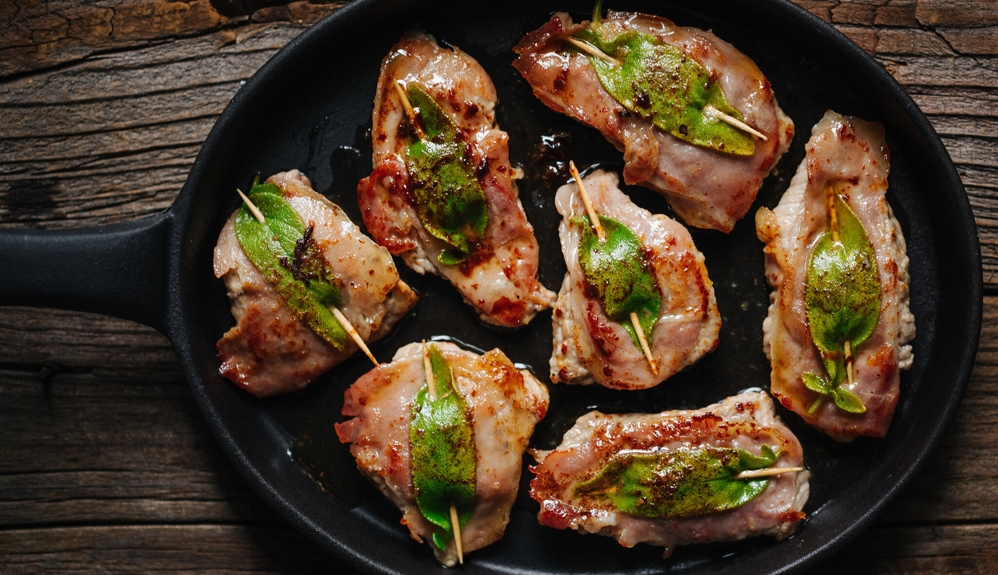 Blesková večeře po italsku: elegantní saltimbocca spojuje to nejlepší z telecího, pršutu a šalvěje