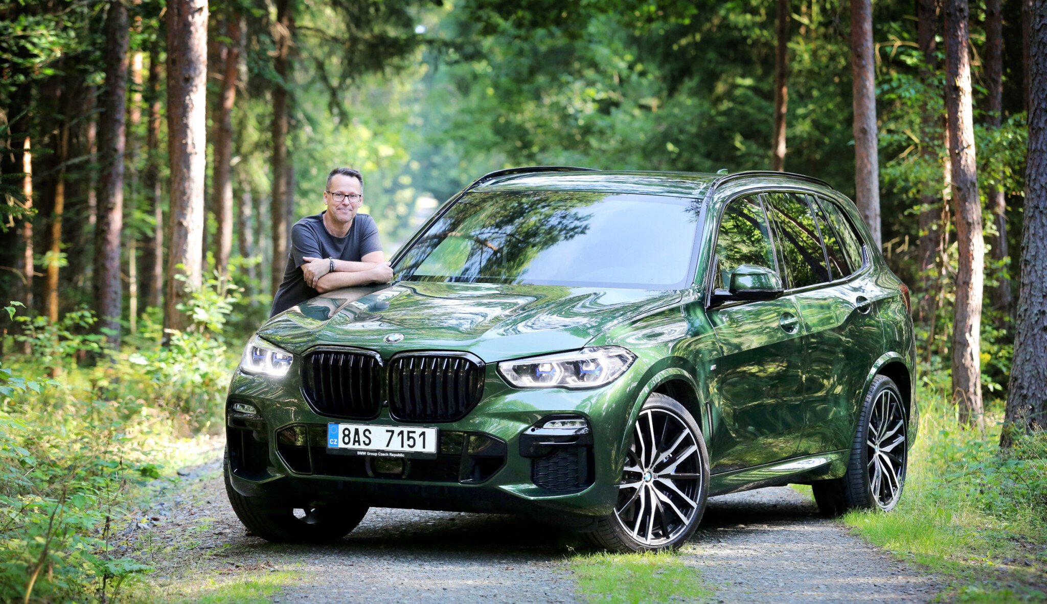 Šedesát odstínů lesa a exkluzivní radost z jízdy. BMW nabízí barvy, které podtrhnou luxus