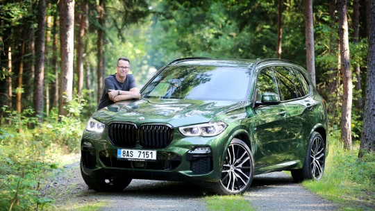 Šedesát odstínů lesa a&nbsp;exkluzivní radost z&nbsp;jízdy. BMW nabízí barvy, které podtrhnou luxus