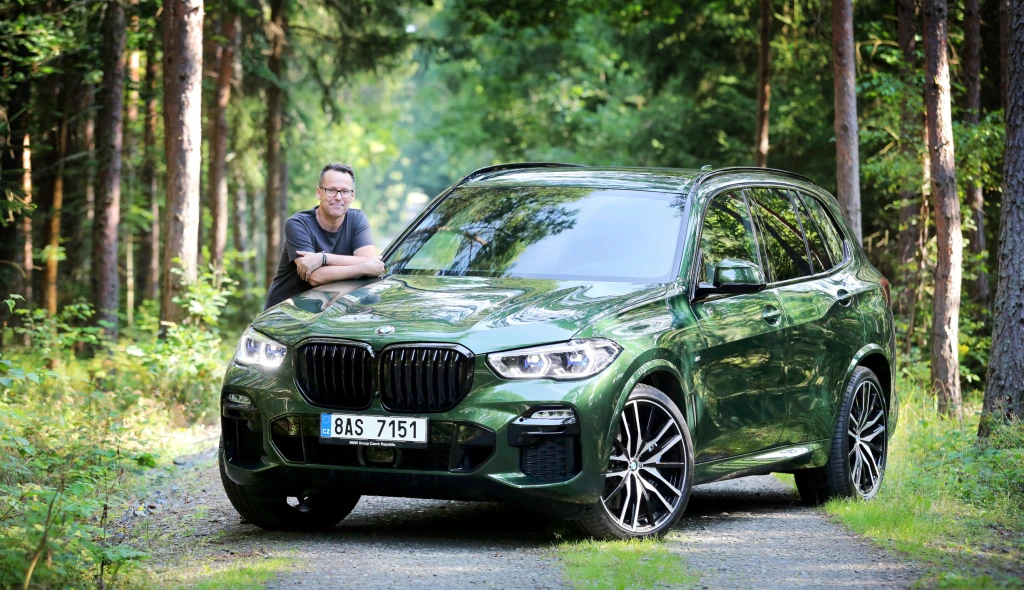 Šedesát odstínů lesa a&nbsp;exkluzivní radost z&nbsp;jízdy. BMW nabízí barvy, které podtrhnou luxus