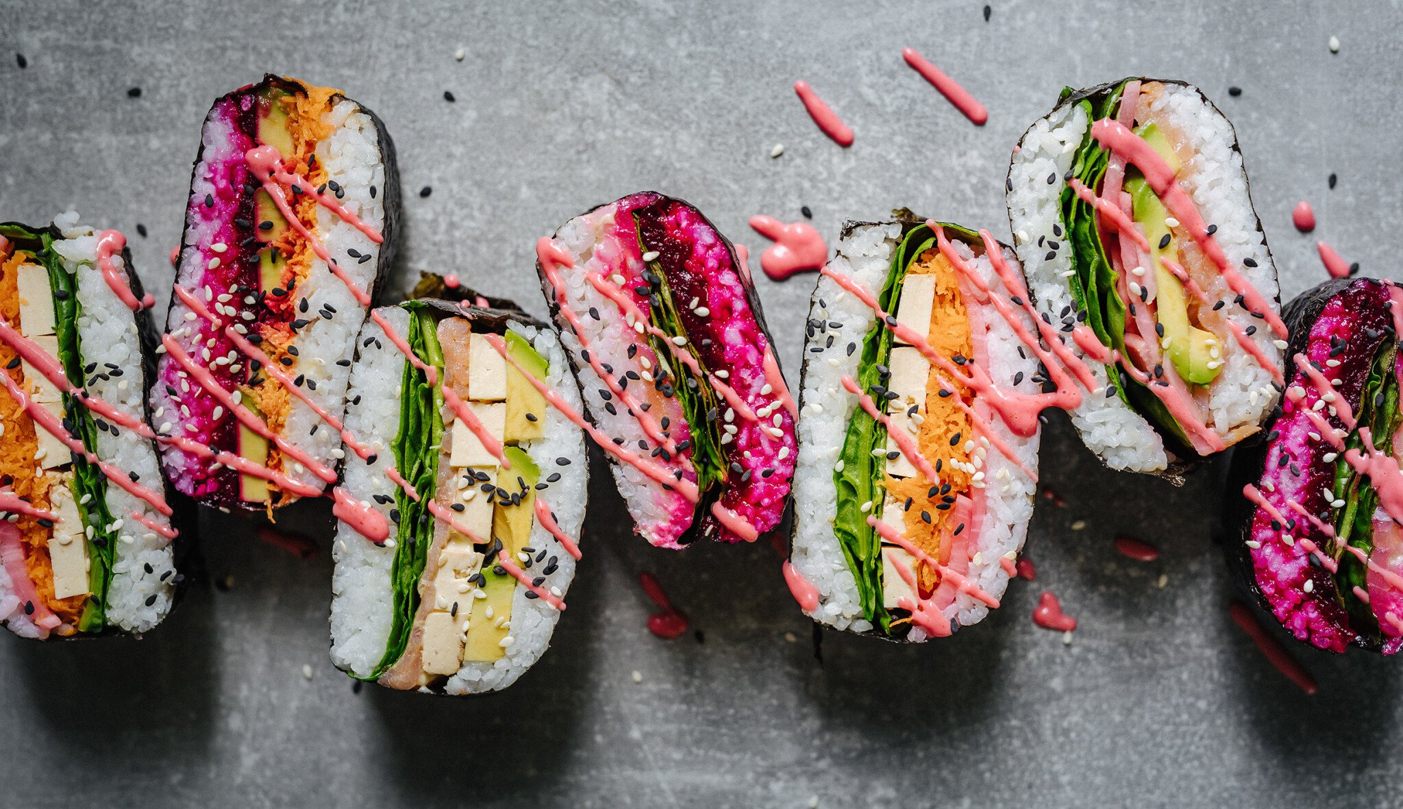 Rychlý sushi sendvič: naučte se efektní (ale snadné) onigirazu