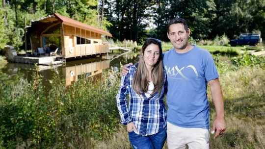 Rozjeli první český glamping. Teď u&nbsp;Dobčických rybníčků staví hospodu a&nbsp;zvířecí park