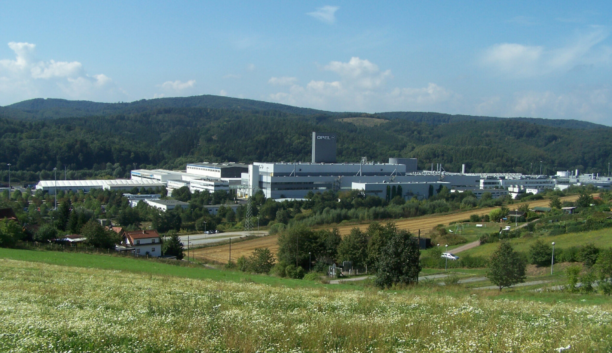 Opel kvůli nedostatku čipů zavírá továrnu v Německu. Propustí na tisíc tři sta zaměstnanců