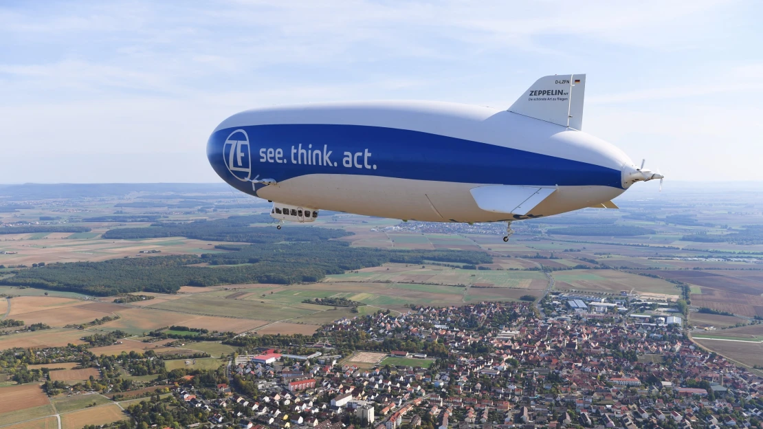 Na palubě obří vzducholodi. Zeppelin ZF prolétá nad Českem