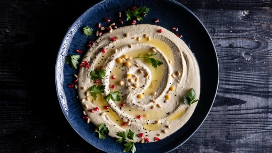 Škola vaření: jak na ten nejlepší hummus ze sušené cizrny a&nbsp;domácí tahini pasty