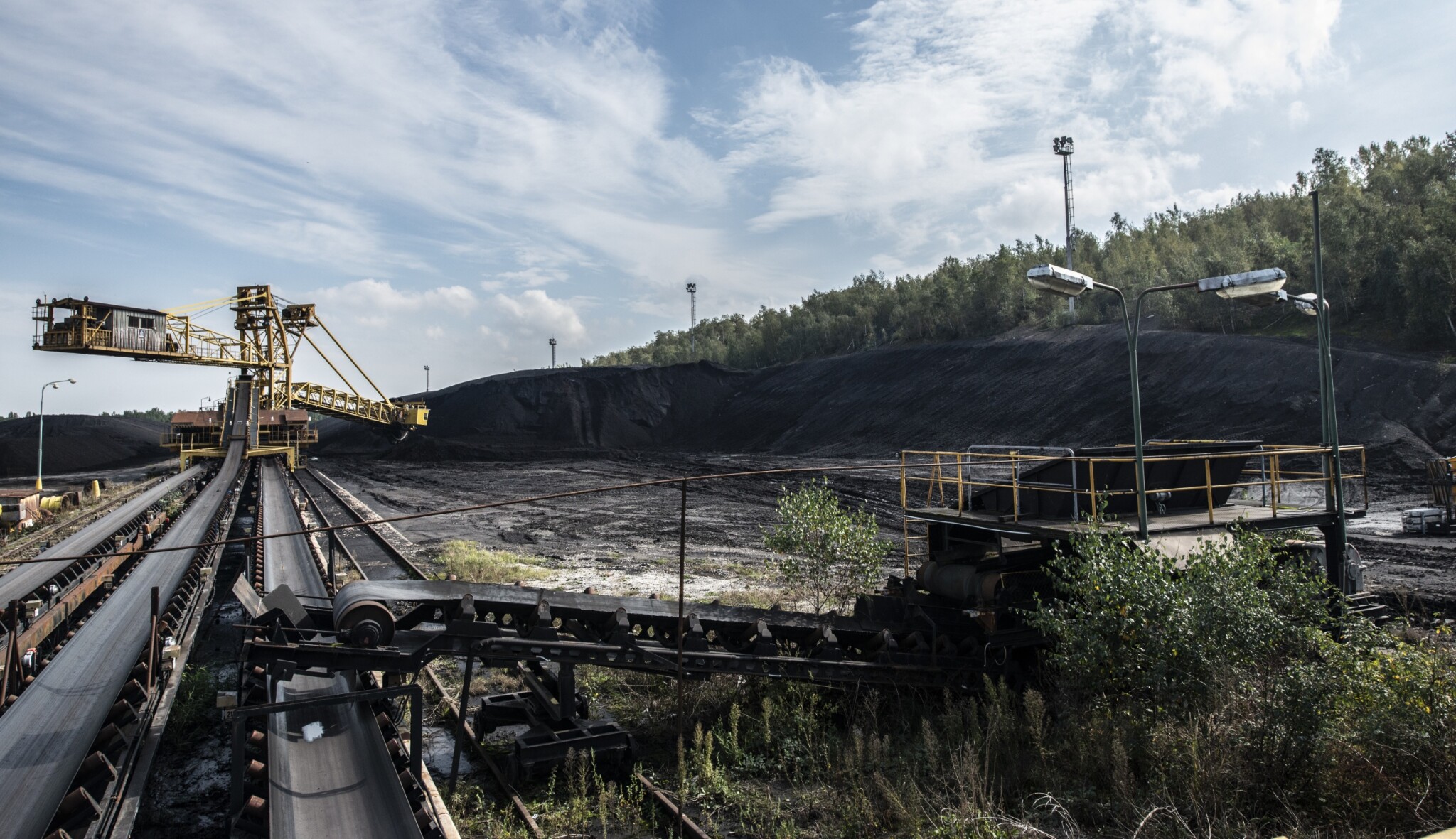 Poptávka po uhlí, ropě a plynu dosáhne vrcholu do roku 2030, tvrdí IEA