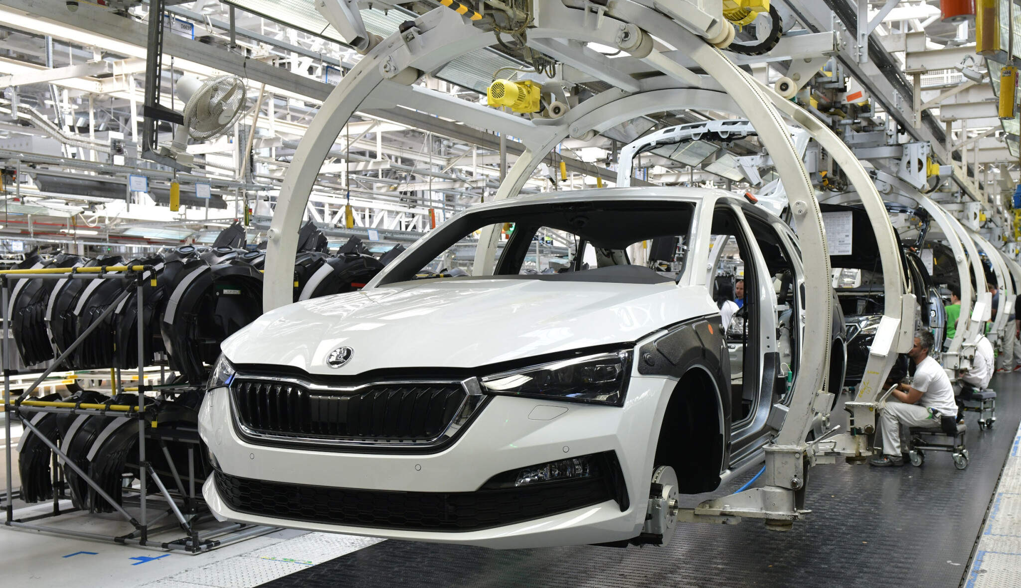 Škoda Auto vypíná své výrobní linky. V omezeném režimu vydrží zřejmě do konce roku