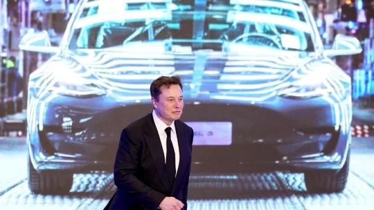 Musk ještě letos začne vyrábět Tesly u&nbsp;Berlína. Chybí mu ale lidi a&nbsp;hledá je v&nbsp;celé Evropě