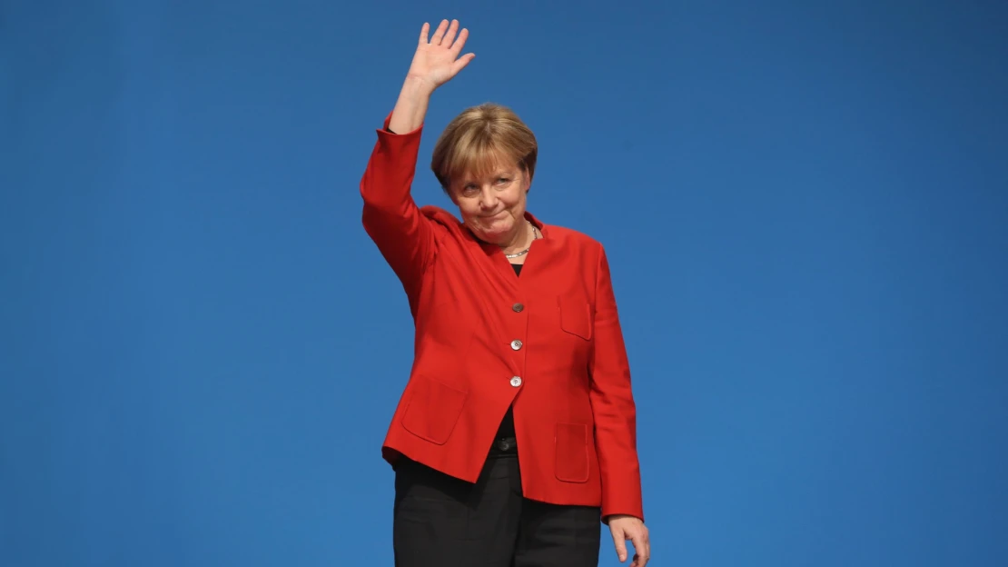 Velké loučení se blíží. Angela Merkel si nechá zahrát východoněmecký punk i církevní skladbu