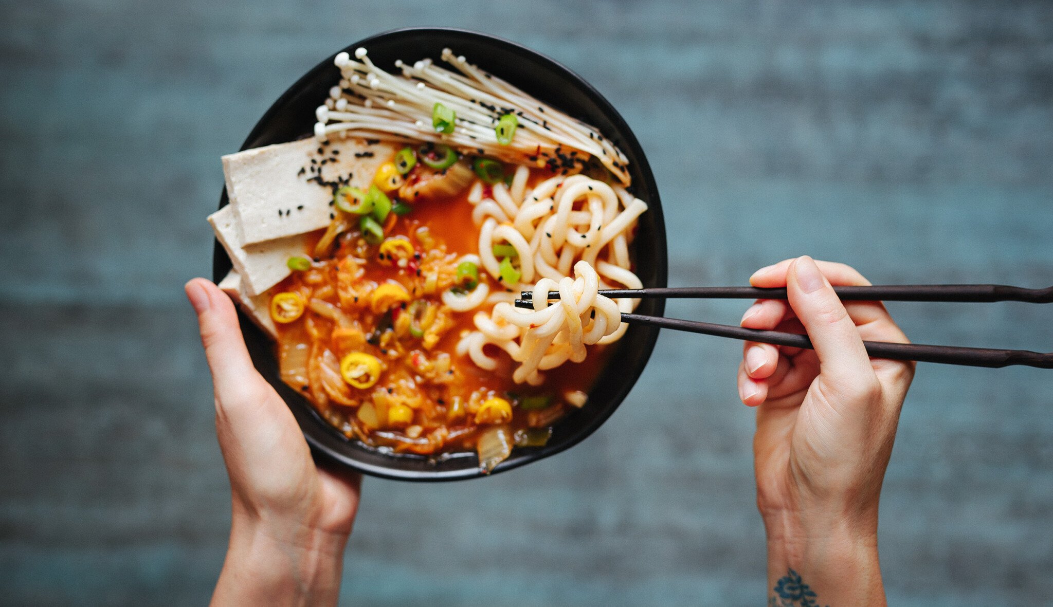 Pondělí bez masa: rychlá & zahřívací kimči polévka s chilli a zázvorem