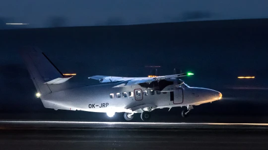 Kunovický letoun L 410 NG přistál na Dubai Air Show. Jeho výprava vyšla na 2,5 milionu