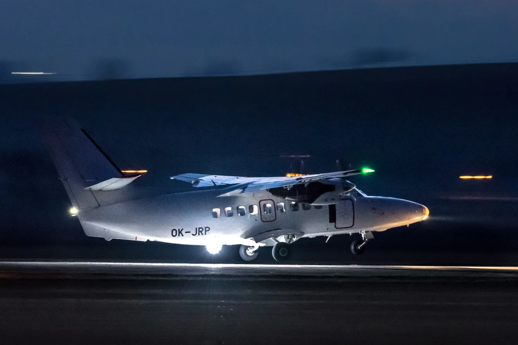 Kunovický letoun L 410 NG přistál na Dubai Air Show. Jeho výprava vyšla na 2,5 milionu