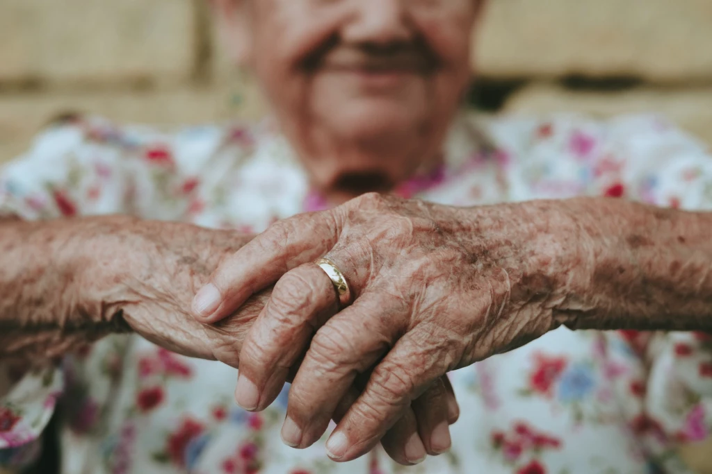 Shánějí kumpány pro osamělé seniory. Americký startup vydělává, a&nbsp;ještě má dobrou karmu