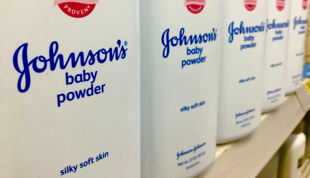 Konec sporům o&nbsp;dětském pudru. Johnson &#038; Johnson nabídl miliardy dolarů jako kompenzaci