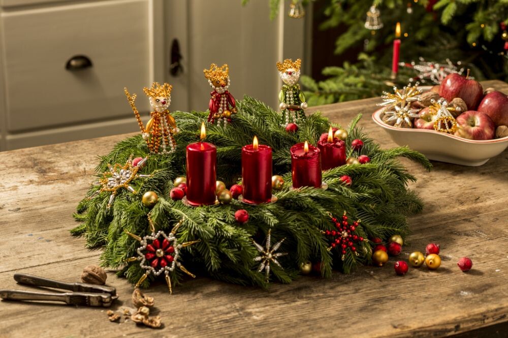 Vítejte v Křišťálovém údolí. Obdivujte řemeslné vánoční ozdoby i skleněnou monstranci pro papeže