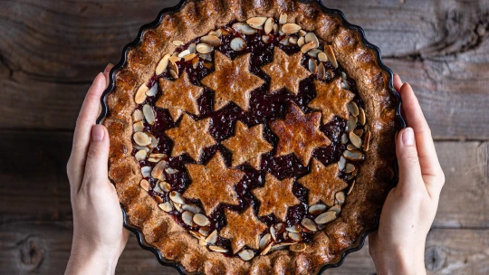 Vánoce s&nbsp;vůní rakouské tradice. Upečte si jednoduchou verzi klasického Linzer Torte