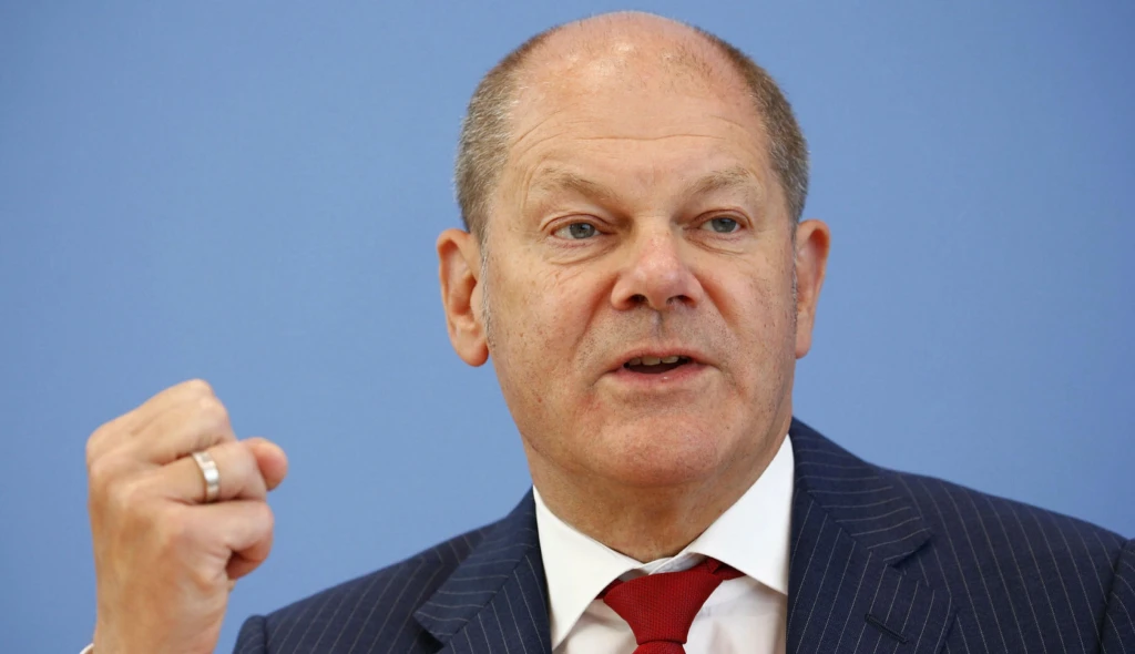 Trochu nudný, ale pracovitý. Německo má nového kancléře, Angelu Merkel nahradil Olaf Scholz