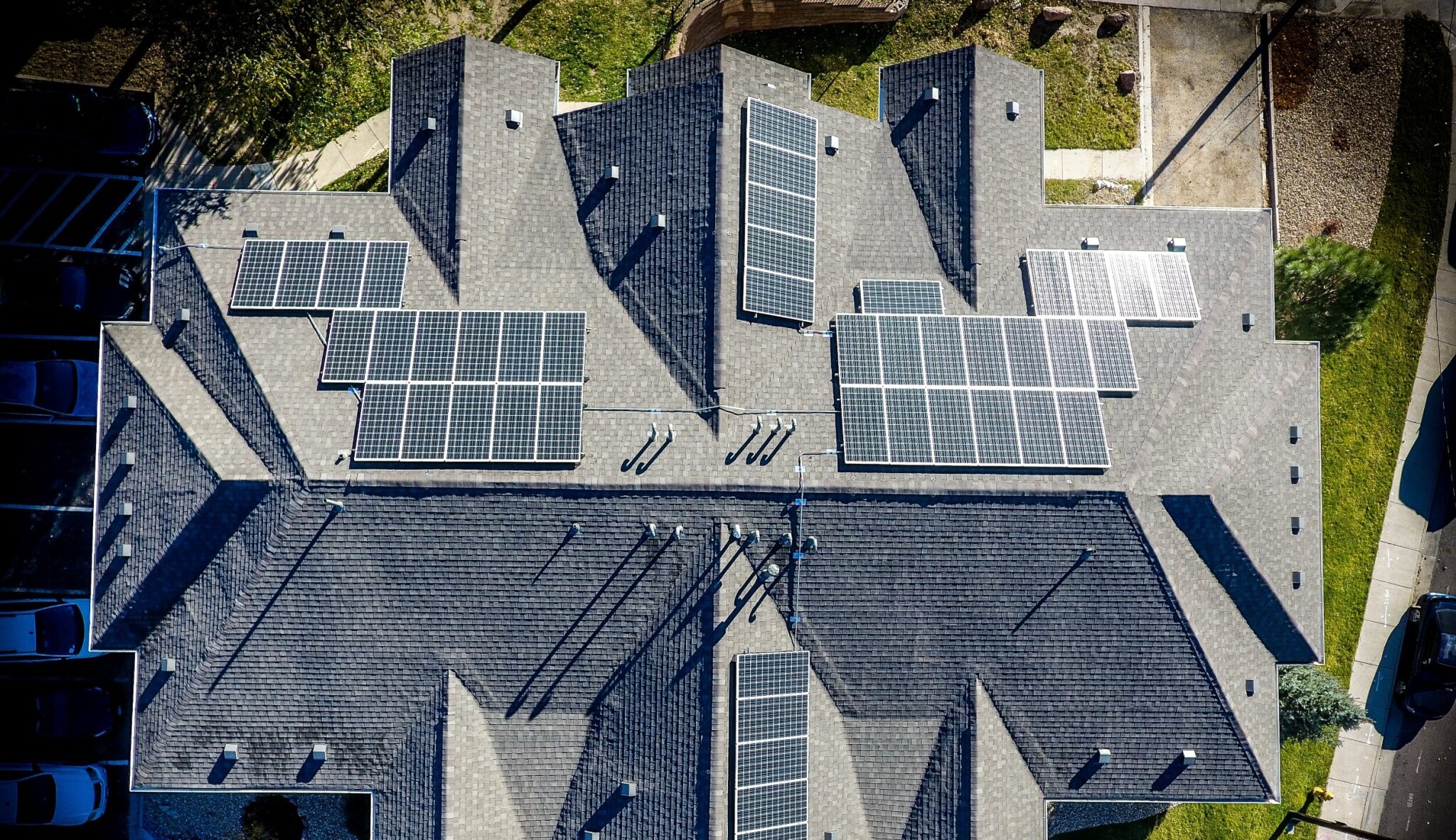 Vláda plánuje vyšší podporu fotovoltaiky. Do dvou let podpoří 200 tisíc střešních zařízení