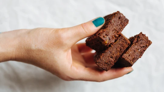 Ultra vláčné batátové brownie. Brambory v&nbsp;nich nikdo nepozná a&nbsp;ocení je vegani i&nbsp;celiaci