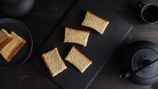 Japonská Castella (カステラ). Měkký medový chlebíček jen ze čtyř ingrediencí