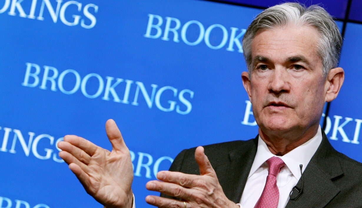 Ostře sledovaný Powell. Trhy napjatě očekávají projev šéfa Fedu