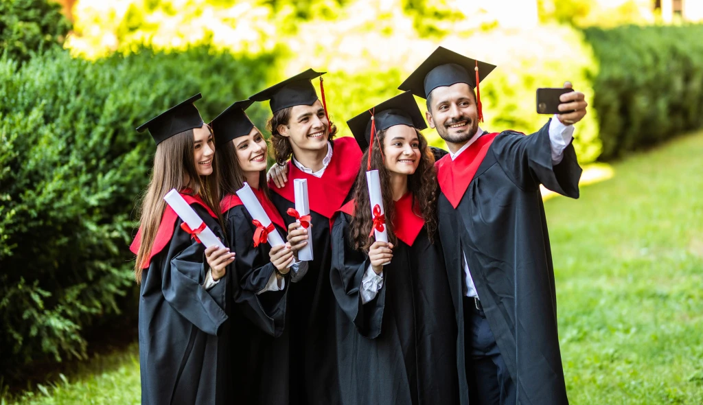Přístup profesorů, úroveň výzkumu i&nbsp;styl výuky, oceňují přednosti zahraničních univerzit čeští studenti