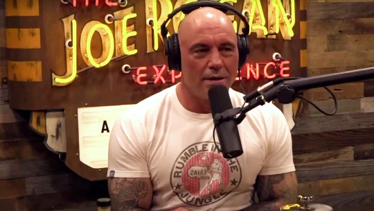 Král podcastů? Joe Rogan těží z&nbsp;kontroverzí miliony dolarů