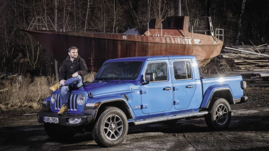 Jeep Gladiator je čistokrevná americká šílenost. Ale neskonale krásná