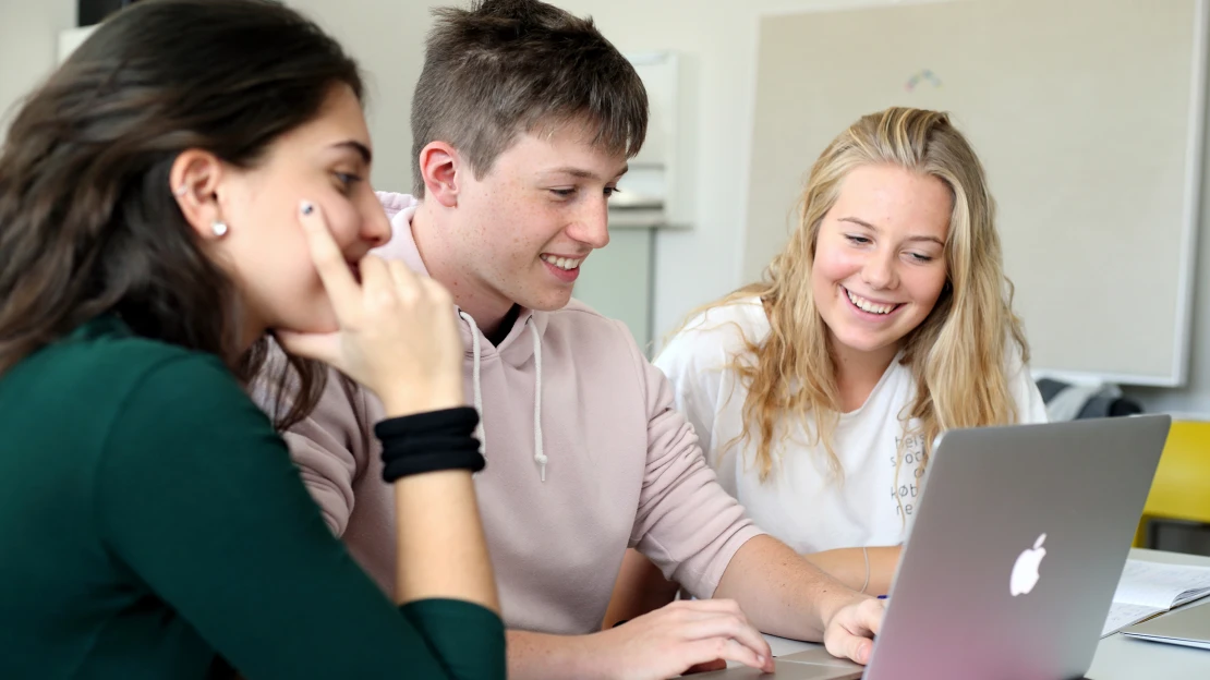 Proč mít mezinárodní maturitu? Otevřela nám dveře, říkají studentky prestižních univerzit