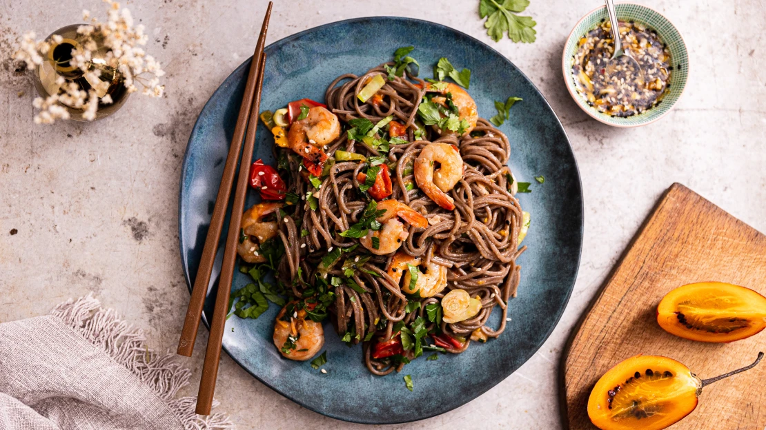 Lahodné jídlo do 20 minut. Soba nudle s wasabi krevetami potěší nejen na Valentýna