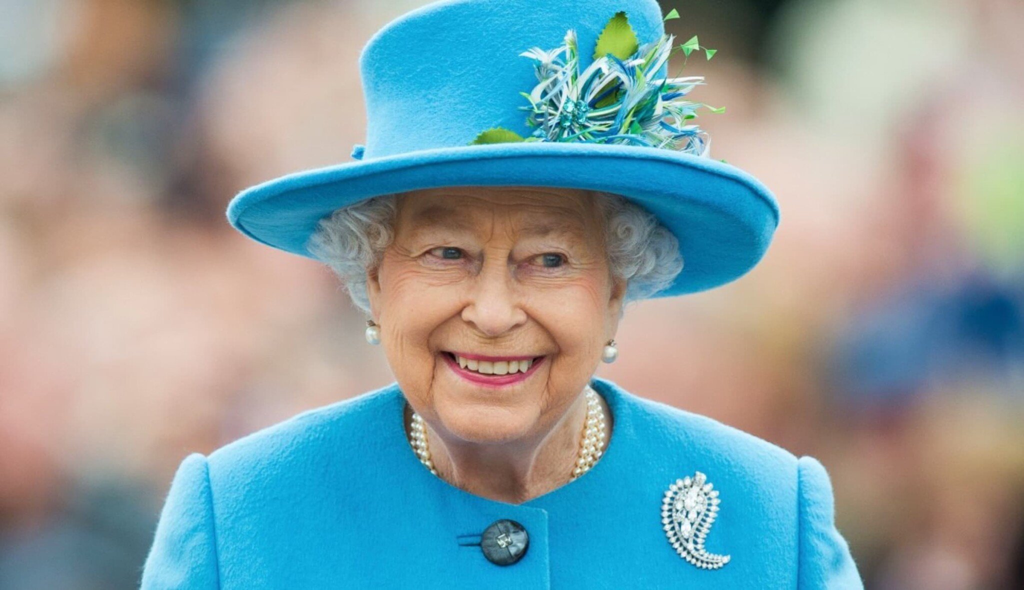 Obléci se jako královna. Power dressing Alžběty II. už sedmdesát let mění svět