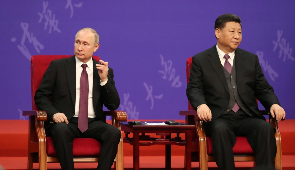 Invaze komplikuje vztahy Ruska a&nbsp;Číny. Srovnávání Ukrajiny s Tchaj-wanem komunisty děsí, píše sinoložka