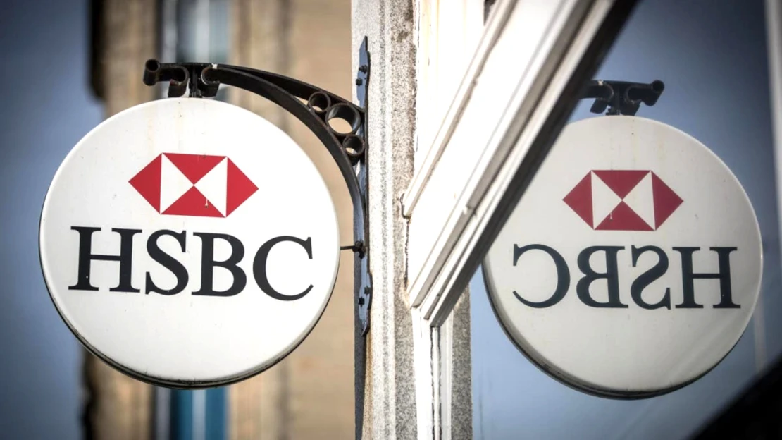 Britská banka HSBC překonala odhady.  Ztrojnásobila zisk na 12,9 miliardy dolarů