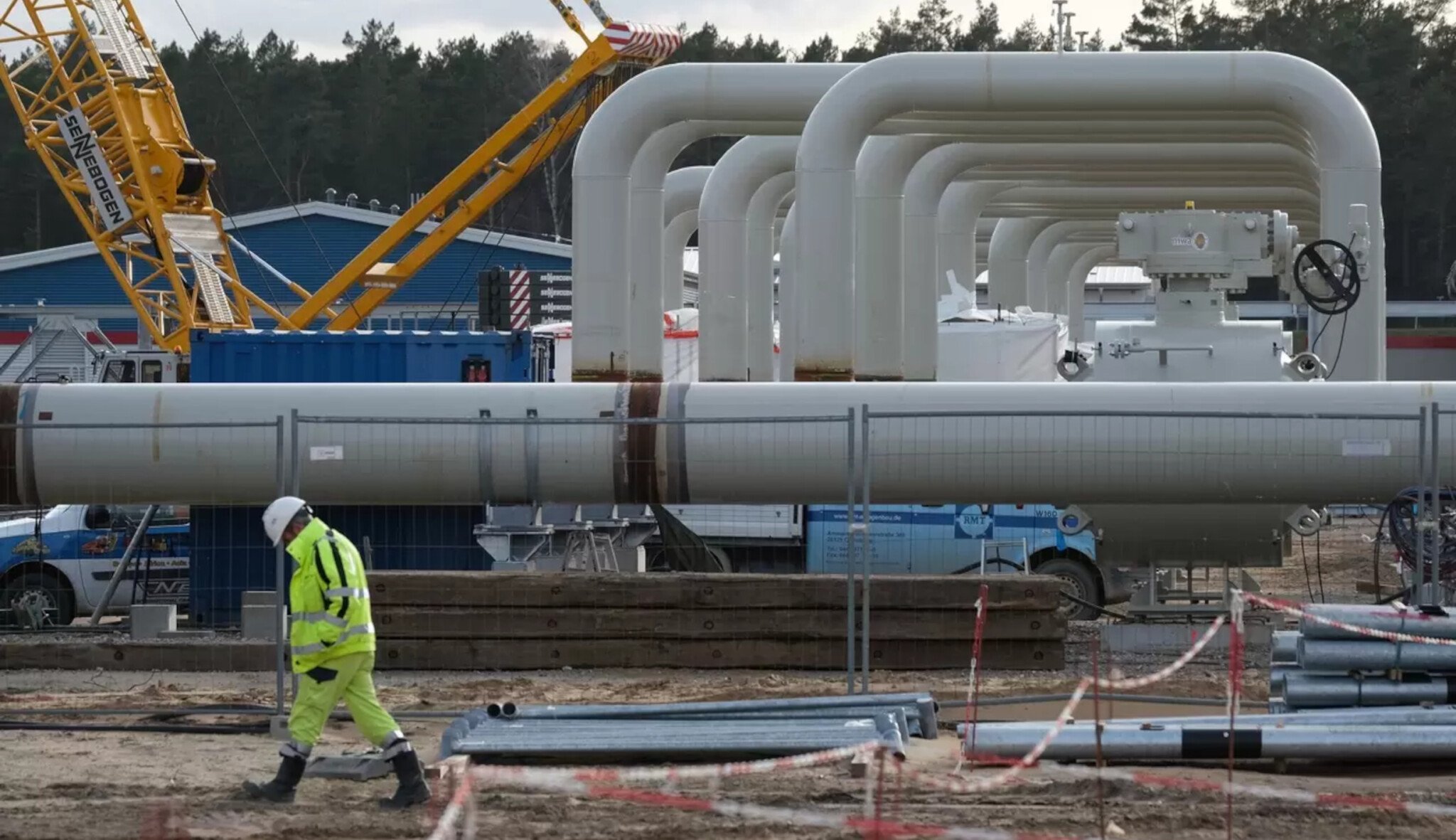 První trest pro Putina. Nord Stream 2 nespustíme, postup Ruska to neumožňuje, řekl Scholz
