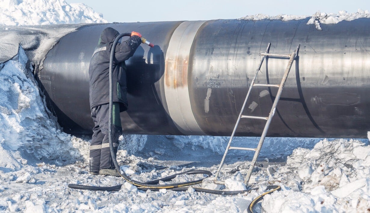 Plyn nadále proudí přes Ukrajinu do Evropy, ujišťuje Gazprom