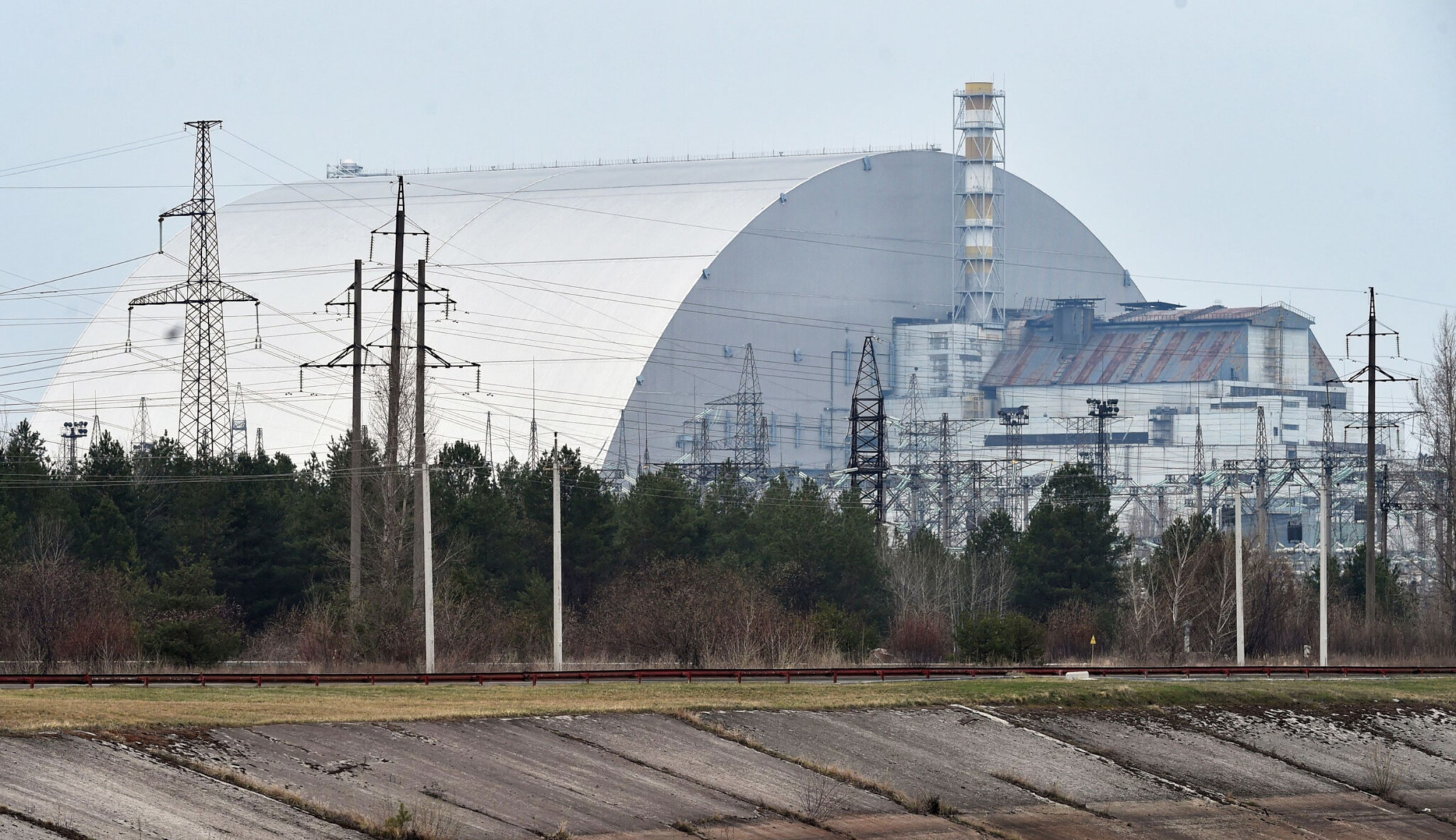 U Černobylu zaznamenali zvýšenou radiaci. Radioaktivní prach rozvířila ruská vojenská vozidla
