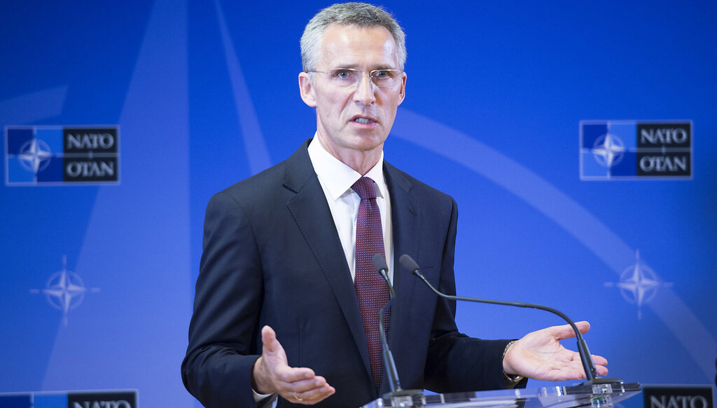 Šéf NATO Stoltenberg: Aktivovali jsme obranné plány. V případě útoku Aliance odpoví plnou silou