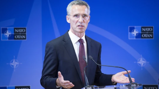 Šéf NATO Stoltenberg: Aktivovali jsme obranné plány. V&nbsp;případě útoku Aliance odpoví plnou silou